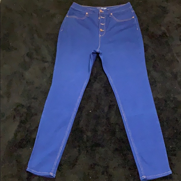 Blue high rise - Picture 1 of 3